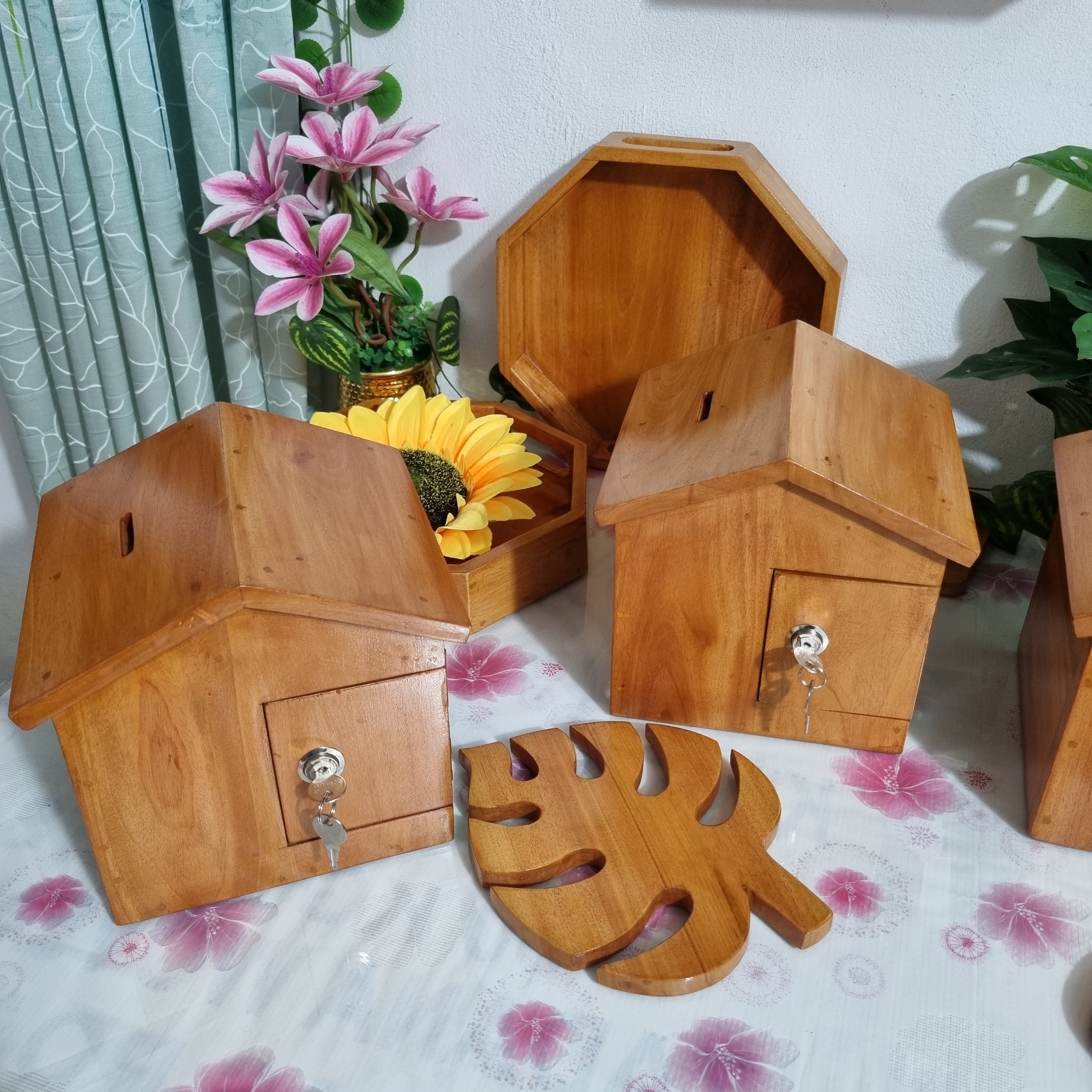 কাঠের টাকা রাখার ব্যাংক